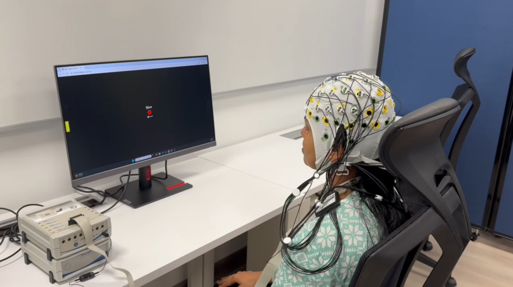 Non-invasive Online-self-correcting Closed-loop Brain Computer Interface for Decoding and Control of Motor Imagery Hand Movement Kinematics
